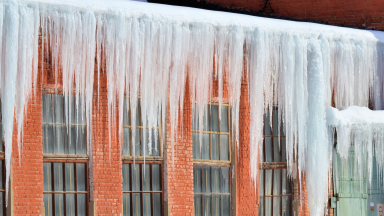 ice dams on house